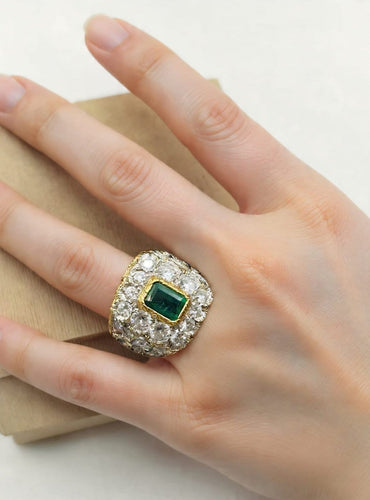 Bague 55 Bague vintage style florentin gravée en or 18 ct, émeraude et diamants 58 Facettes CV-024