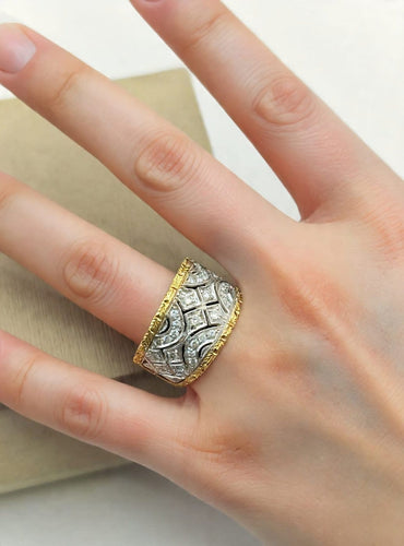 Bague 53 Bague gravée style florentin des années 1980 en or 18 ct et diamants 58 Facettes CV-025