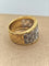 Bague 53 Bague gravée style florentin des années 1980 en or 18 ct et diamants 58 Facettes CV-025