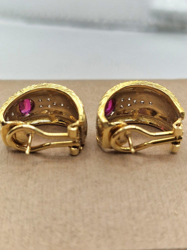 Boucles d'oreilles Boucles d’oreilles gravées florentines en or 18 ct et rubis 58 Facettes CV-028