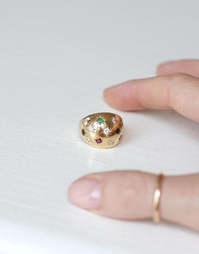 Bague 52 Bague Constellation boule en or jaune 18 ct, saphirs, émeraudes, rubis et diamants 58 Facettes