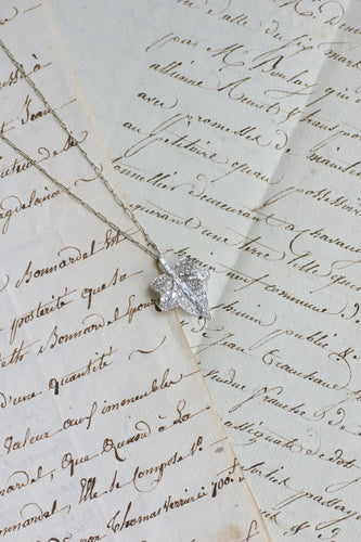 Collier Art déco - Collier pendentif feuille en or blanc, platine et diamants 58 Facettes