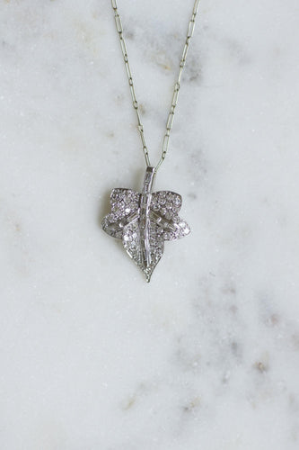 Collier Art déco - Collier pendentif feuille en or blanc, platine et diamants 58 Facettes