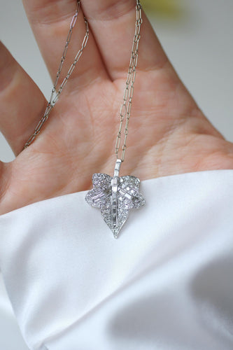 Collier Art déco - Collier pendentif feuille en or blanc, platine et diamants 58 Facettes