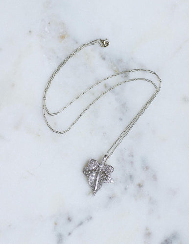 Collier Art déco - Collier pendentif feuille en or blanc, platine et diamants 58 Facettes