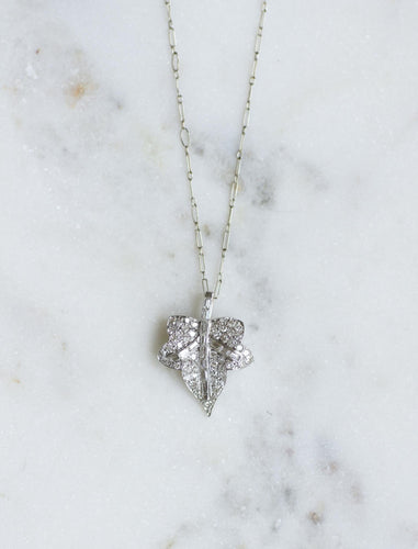 Collier Art déco - Collier pendentif feuille en or blanc, platine et diamants 58 Facettes