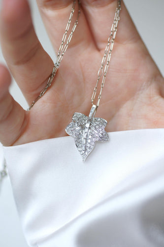 Collier Art déco - Collier pendentif feuille en or blanc, platine et diamants 58 Facettes
