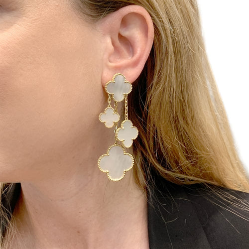 Boucles d'oreilles Boucles d'oreilles Van Cleef & Arpels, "Magic Alhambra", or jaune et nacre. 58 Facettes 35554
