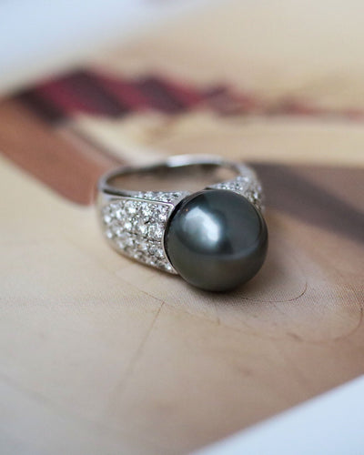 Bague 49.5 Bague Dôme en or blanc, perle de Tahiti et diamants 58 Facettes A11459