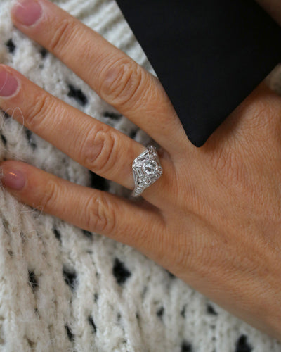 Bague 54 Bague solitaire Art déco en or blanc et diamants 58 Facettes A11351