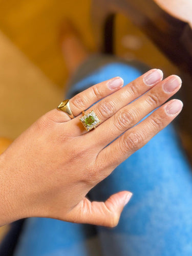 Bague 56 Bague entourage en or jaune 18 carats avec péridot et diamants 58 Facettes peridot