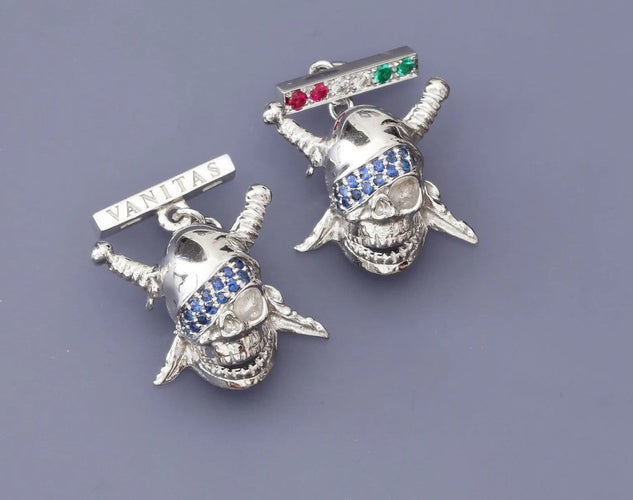 Boutons de manchette Boutons de manchette - Têtes de mort en or gris 18k saphirs et diamants 58 Facettes 180109/26