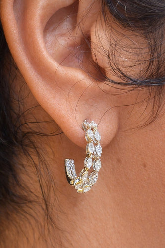 Boucles d'oreilles Boucles d'oreilles demi-créoles en or blanc 18 carats et diamants 58 Facettes cré