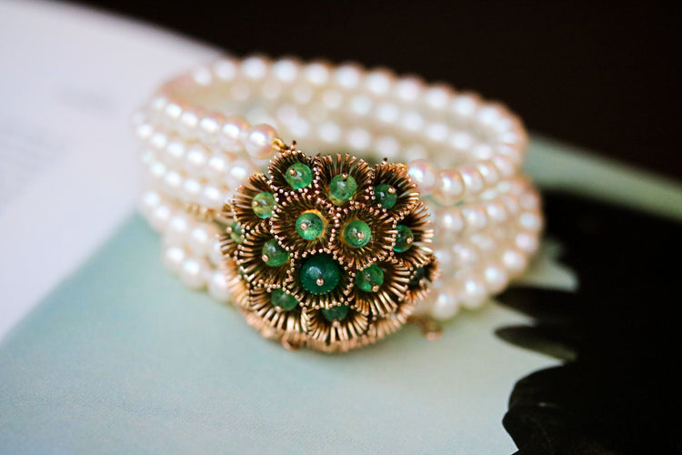 Bracelet Bracelet 5 rangs en or jaune, perles de culture et émeraudes 58 Facettes A11365