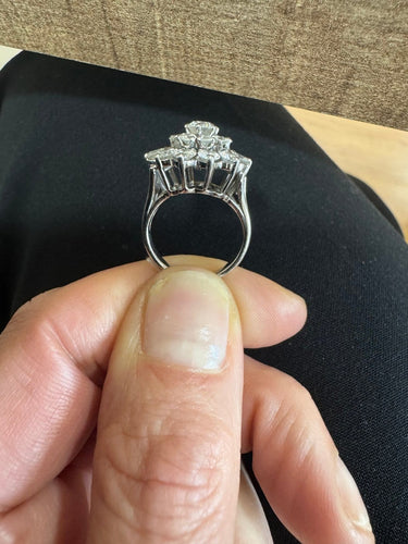 Bague 47 Bague marguerite vintage en or blanc 750 et diamants 58 Facettes Bague