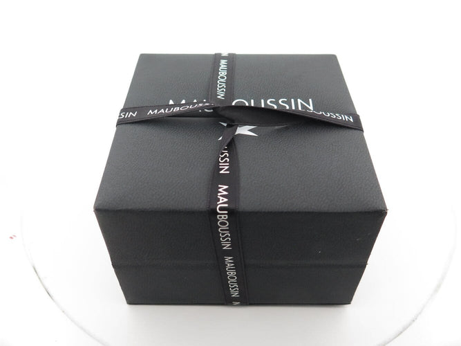 Boucles d'oreilles Mauboussin Tu es la sublime fleur de ma vie - Boucles d’oreilles en or blanc 18k et saphir 58 Facettes 274234