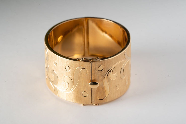 Bracelet Bracelet manchette rigide vintage en or jaune 18 kt 58 Facettes Bracciale vintage rigido