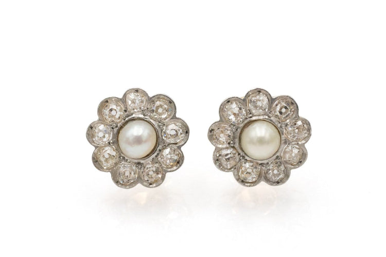 Boucles d'oreilles Boucles d'oreilles fleur - Or jaune 650 et platine, diamants taille ancienne et perles 58 Facettes 11818