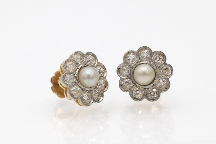 Boucles d'oreilles Boucles d'oreilles fleur - Or jaune 650 et platine, diamants taille ancienne et perles 58 Facettes 11818