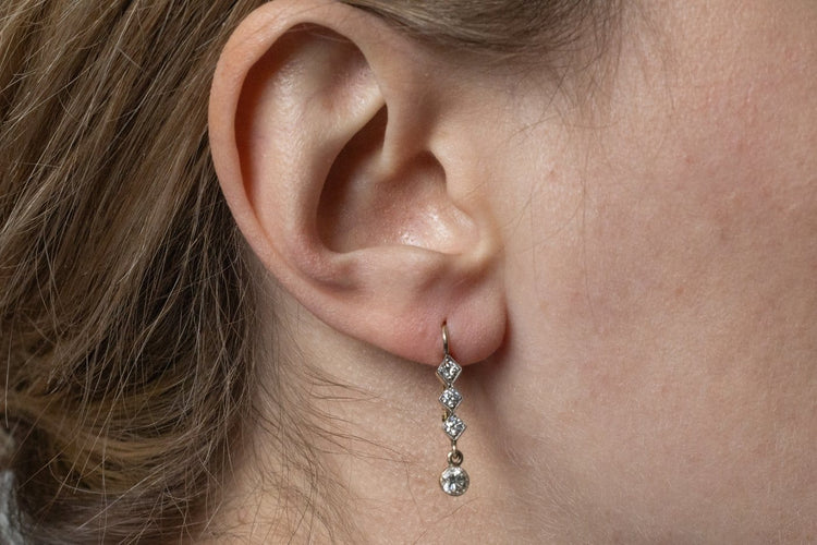 Boucles d'oreilles Boucles d’oreilles pendantes Art déco en or jaune 18k et diamants 0,95 ct 58 Facettes 11819