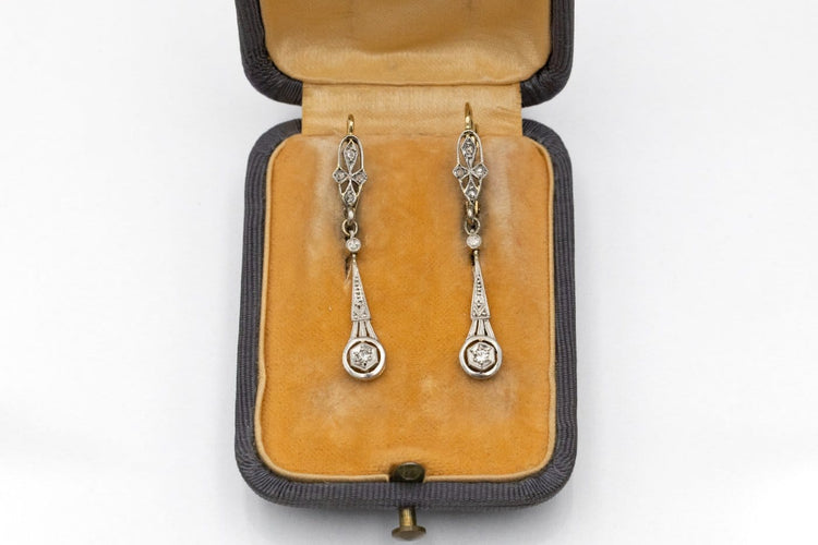 Boucles d'oreilles Boucles d'oreilles pendantes anciennes en or jaune, platine et diamants 58 Facettes 11820