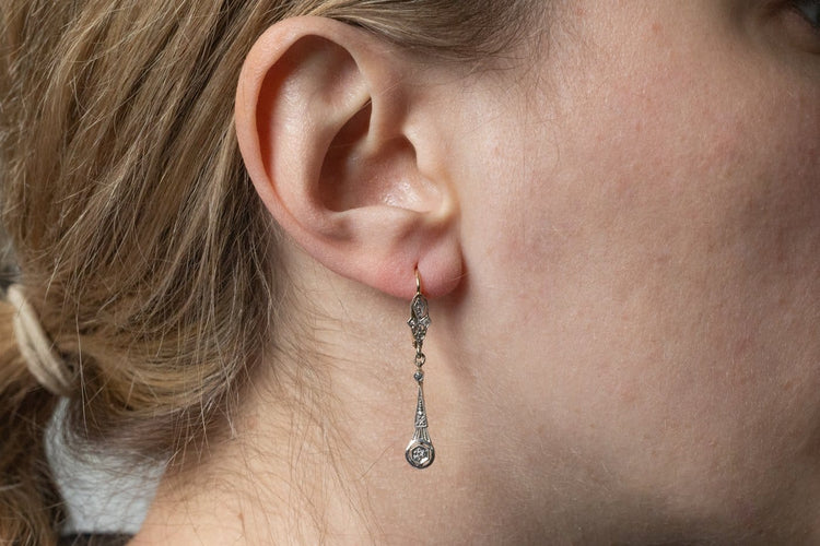 Boucles d'oreilles Boucles d'oreilles pendantes anciennes en or jaune, platine et diamants 58 Facettes 11820