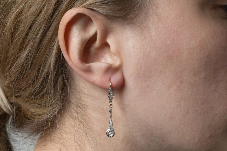 Boucles d'oreilles Boucles d'oreilles pendantes anciennes en or jaune, platine et diamants 58 Facettes 11820