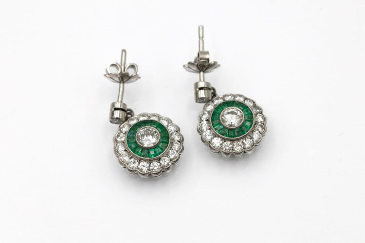 Boucles d'oreilles Art déco - Boucles d’oreilles pendantes en platine 950, émeraudes et diamants 1,80 ct 58 Facettes 11939