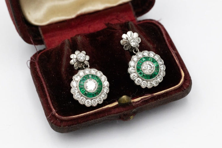 Boucles d'oreilles Art déco - Boucles d’oreilles pendantes en platine 950, émeraudes et diamants 1,80 ct 58 Facettes 11939