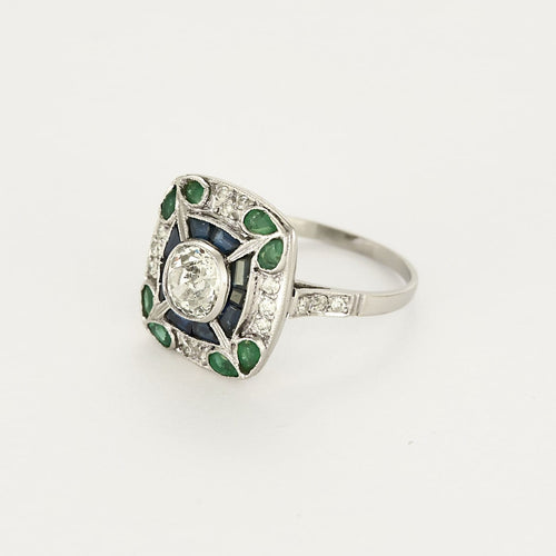 Bague 51 Élégante bague en or blanc , diamants, émeraudes et saphirs de style Art déco 58 Facettes 58FC49