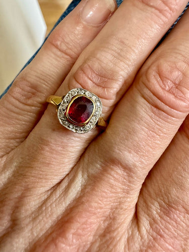 Bague 58 Bague vintage en or jaune et platine avec rubis et diamants 58 Facettes Bague