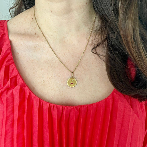 Pendentif Augis - Médaille d’amour ronde en or jaune avec diamant et rubis 58 Facettes LMB-354