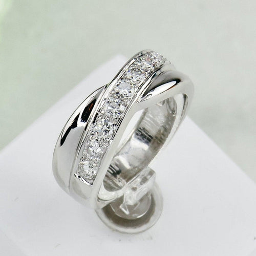 Bague 55.5 Bague en or blanc 750 avec 9 diamants taille brillant 58 Facettes 2126