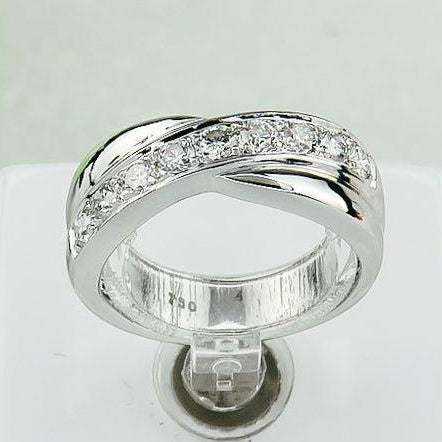 Bague 55.5 Bague en or blanc 750 avec 9 diamants taille brillant 58 Facettes 2126