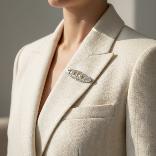 Art Déco - Broche en or blanc 18 carats, diamants et perles de culture 58 Facettes 1.0001187/1
