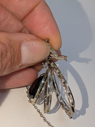 Pendentif Pendentif nœud Belle Époque, saphir briolette et diamants 58 Facettes Collier O2366