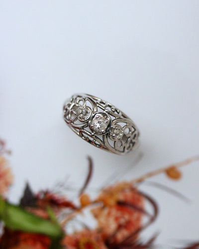 Bague 57 Bague dôme années 1950 en or blanc, platine et diamants 58 Facettes A12008