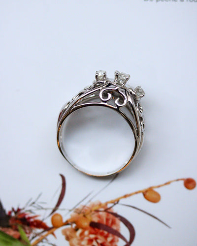 Bague 57 Bague dôme années 1950 en or blanc, platine et diamants 58 Facettes A12008