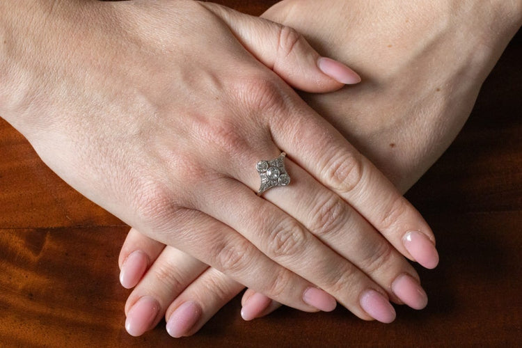 Bague 57 Art déco - Bague en or jaune, platine et diamants 58 Facettes 12024
