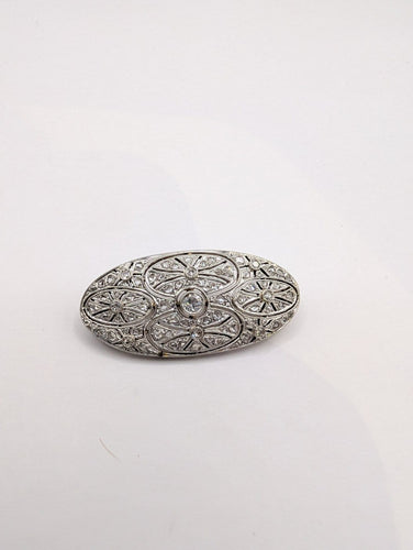 Broche Broche Art déco ovale ajourée en or blanc 18k et diamants 58 Facettes O2549