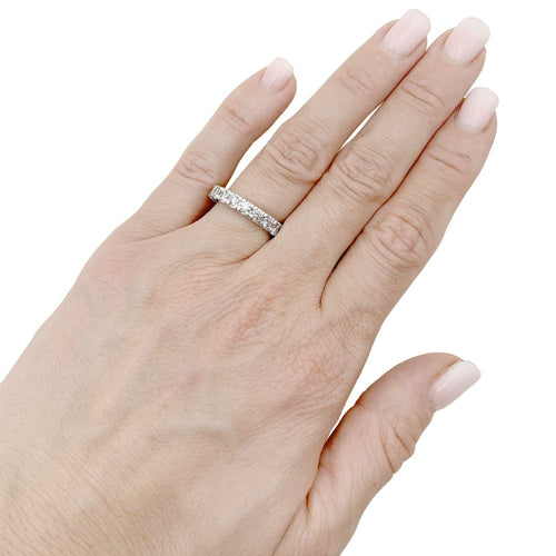 Bague 53 Alliance tour complet, or blanc et diamants. 58 Facettes 35479