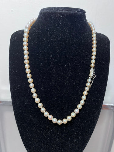 Collier Collier Akoya - 65 perles de culture avec fermoir en or blanc 750 58 Facettes 909