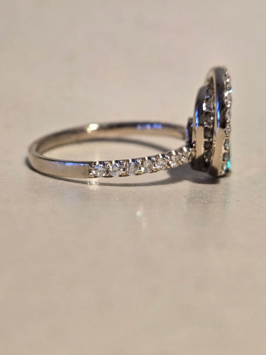 Bague 54 Bague en or blanc, émeraude poire et diamants 58 Facettes Bague 0005