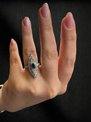 Bague 52 Bacio d’Oriente - Bague Figaró en or blanc, saphir et diamants 58 Facettes anello bacio d'oriente