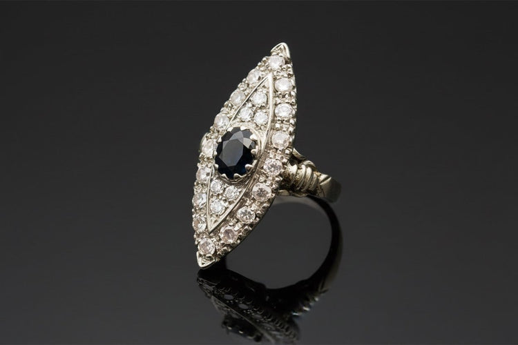 Bague 52 Bacio d’Oriente - Bague Figaró en or blanc, saphir et diamants 58 Facettes anello bacio d'oriente