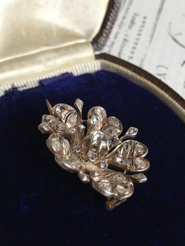 Broche Broche fleur ancienne en or rose 18K, argent et diamants 58 Facettes 256