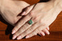 Bague 54 Bague en or blanc 750 avec diamants et émail vert 58 Facettes 12075