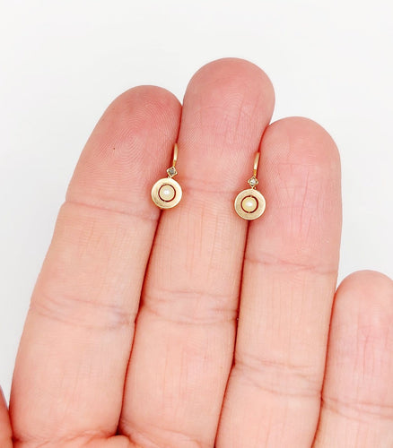 Boucles d'oreilles Dormeuses anciennes en or rose 18k avec perles et diamants 58 Facettes A07009