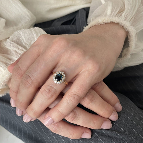 Bague 50 Bague marguerite saphir ovale et diamants en or jaune 18K 58 Facettes LMB-350