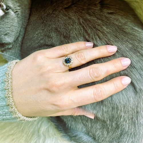 Bague 50 Bague marguerite saphir ovale et diamants en or jaune 18K 58 Facettes LMB-350